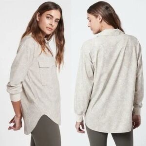 Athleta Zuma Printed Top Blouse Viper Gray Women’s Large Long Sleeve